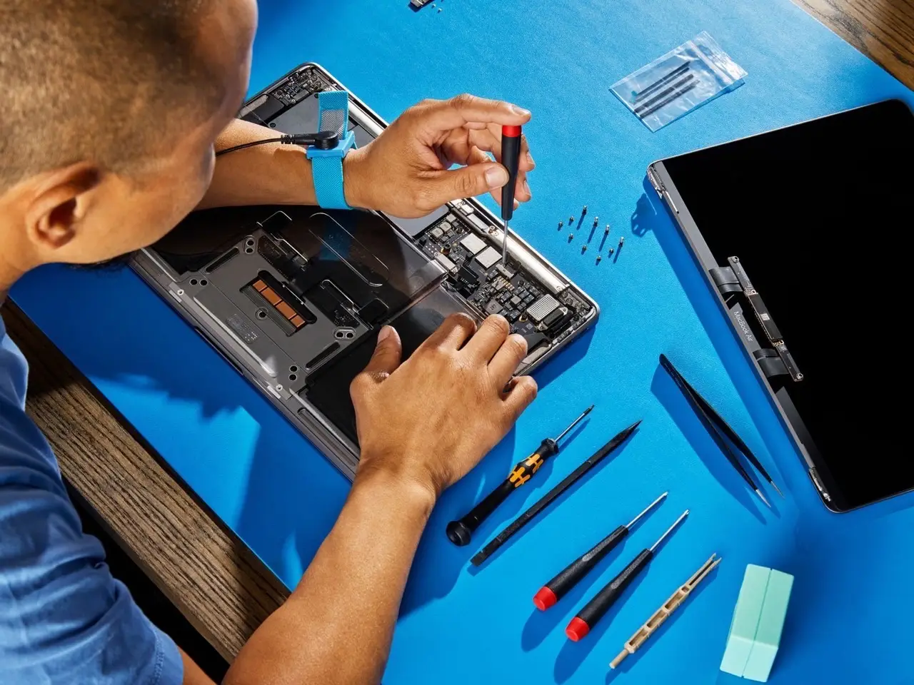 naprawa sprzętu apple macbook